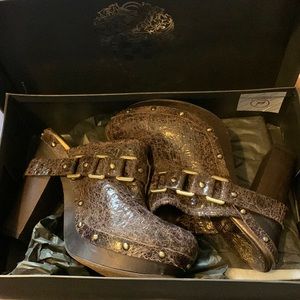 Vince Camuto distressed cover shoes